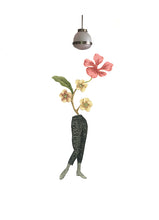 Cargar imagen en el visor de la galería, Collage de figura femenina que florece de cintura para arriba bajo la luz de una lámpara.